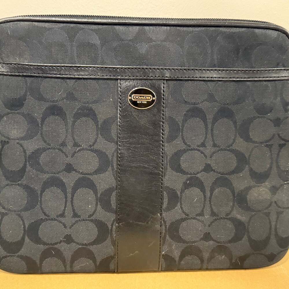 Coach - Picture 2 of 4